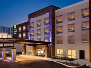 Holiday Inn Express &amp; Suites Cincinnati NE - Redbank Road