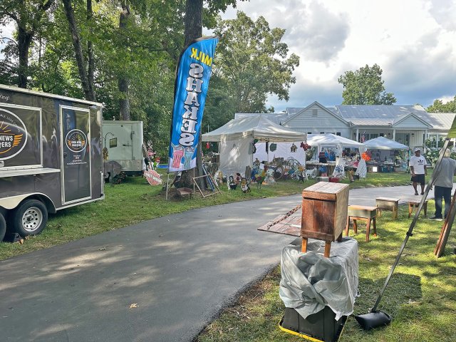 Hot Dog Landing - Vendor Spaces For Rent