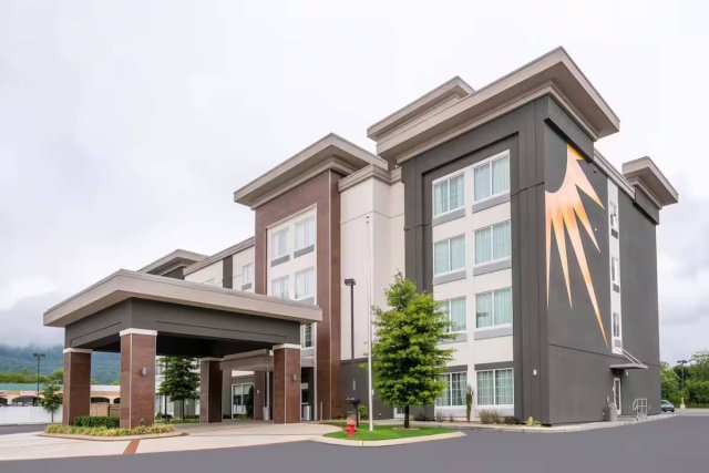 La Quinta Inn &amp; Suites by Wyndham Chattanooga - Lookout Mtn